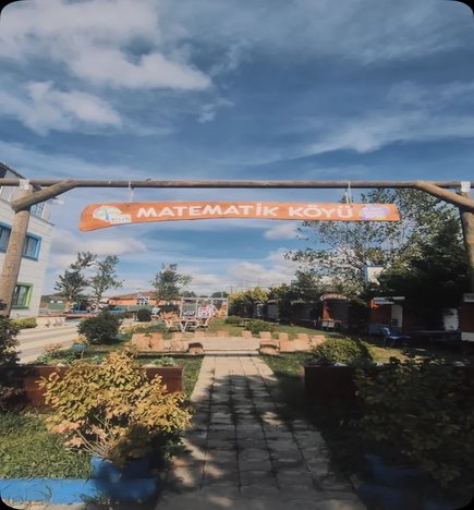 Bugün 4/A sınıfımızla doğanın bize sunduğu güzellikleri matematikle buluşturduk. 🌿🍂🪨