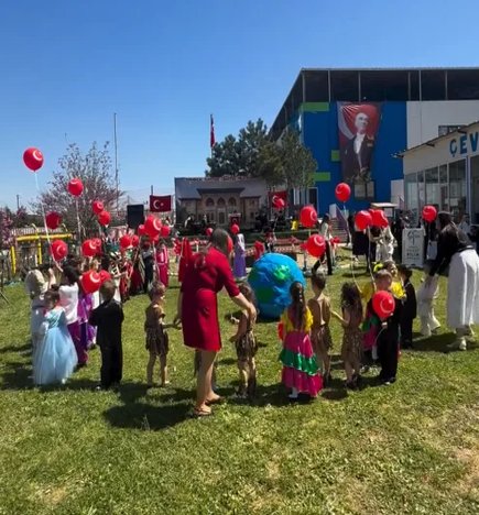 Biz barışın, sevginin ve kardeşliğin çocuklarıyız.