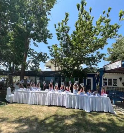 Minik Yazarlar Kitaplarını İmzaladı!